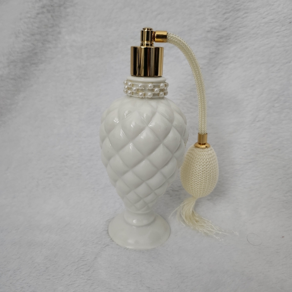 Vintage 6" Quilted Milk Glass Perfume Atomizer Sprayer Refillable Bottle Tassel‎
